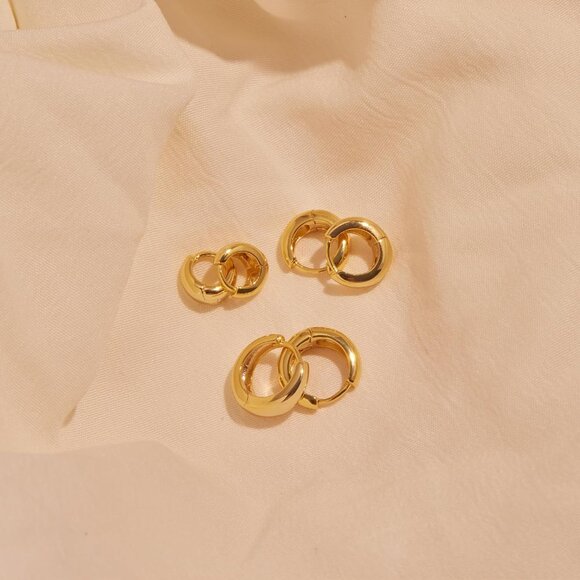 Chunky Small Gold Hoop Earrings Set for Women, Dainty 14K Gold Plated Huggie - Picture 7 of 7